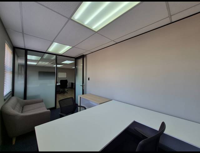 109M² OFFICE TO LET IN DUNKELD WEST